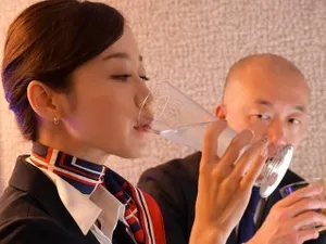 Cái mông nhỏ của cô gái 19 tuổi bị tàn phá bởi một con cặc lớn