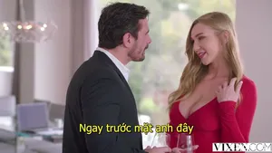đằng sau khuôn mặt ngây thơ với chiếc kính cận là một dâm nữ