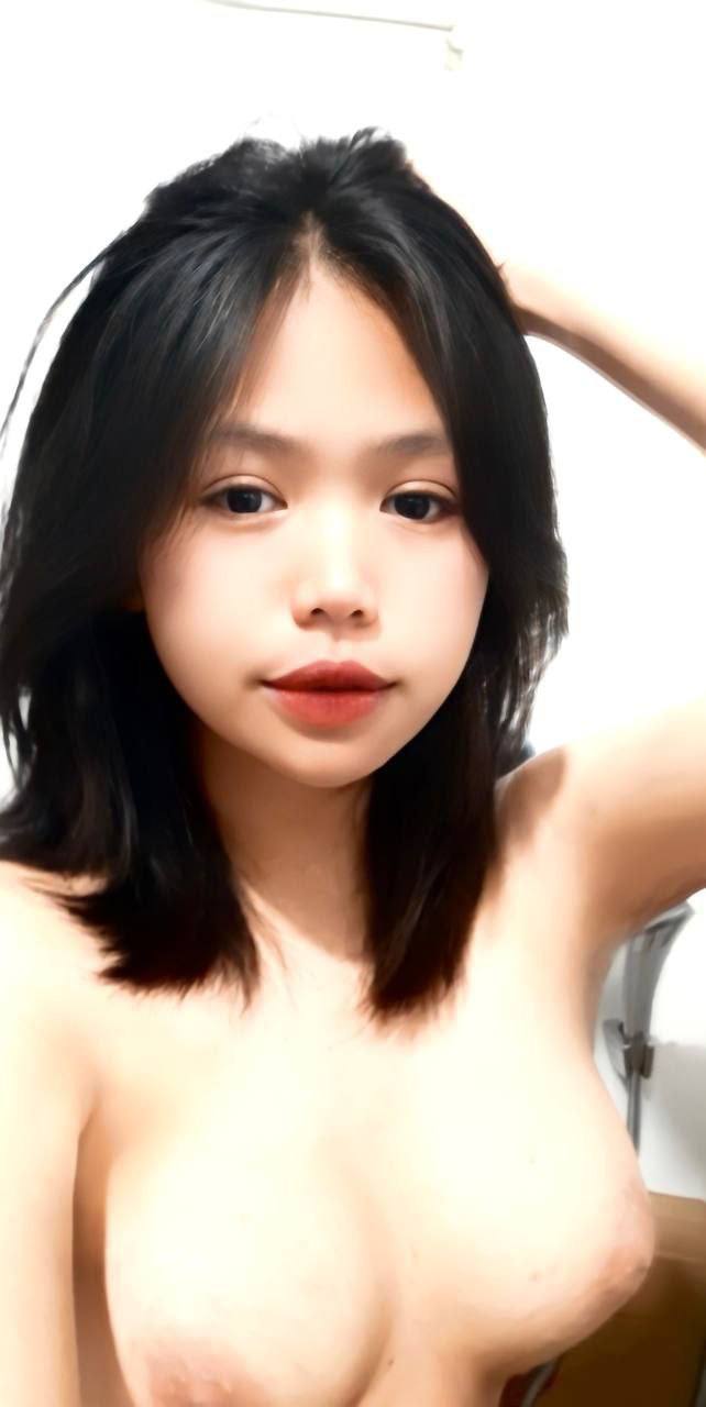 Em nhân viên văn phòng đi bàn việc làm ăn bị gã cấp trên cáo già chuốc say