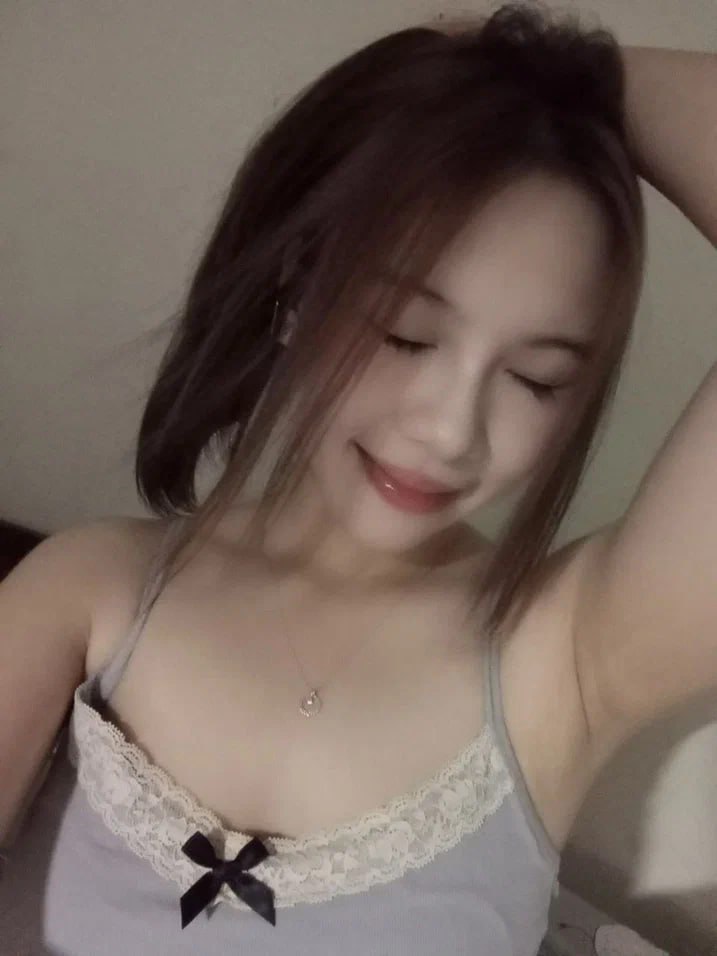 [Bản gốc] Trong phòng tắm, tôi đã quan hệ với cô con gái cấp 2 của mình mà không dùng bao cao su và quan hệ với cô ấy cho đến khi chân cô ấy yếu đi