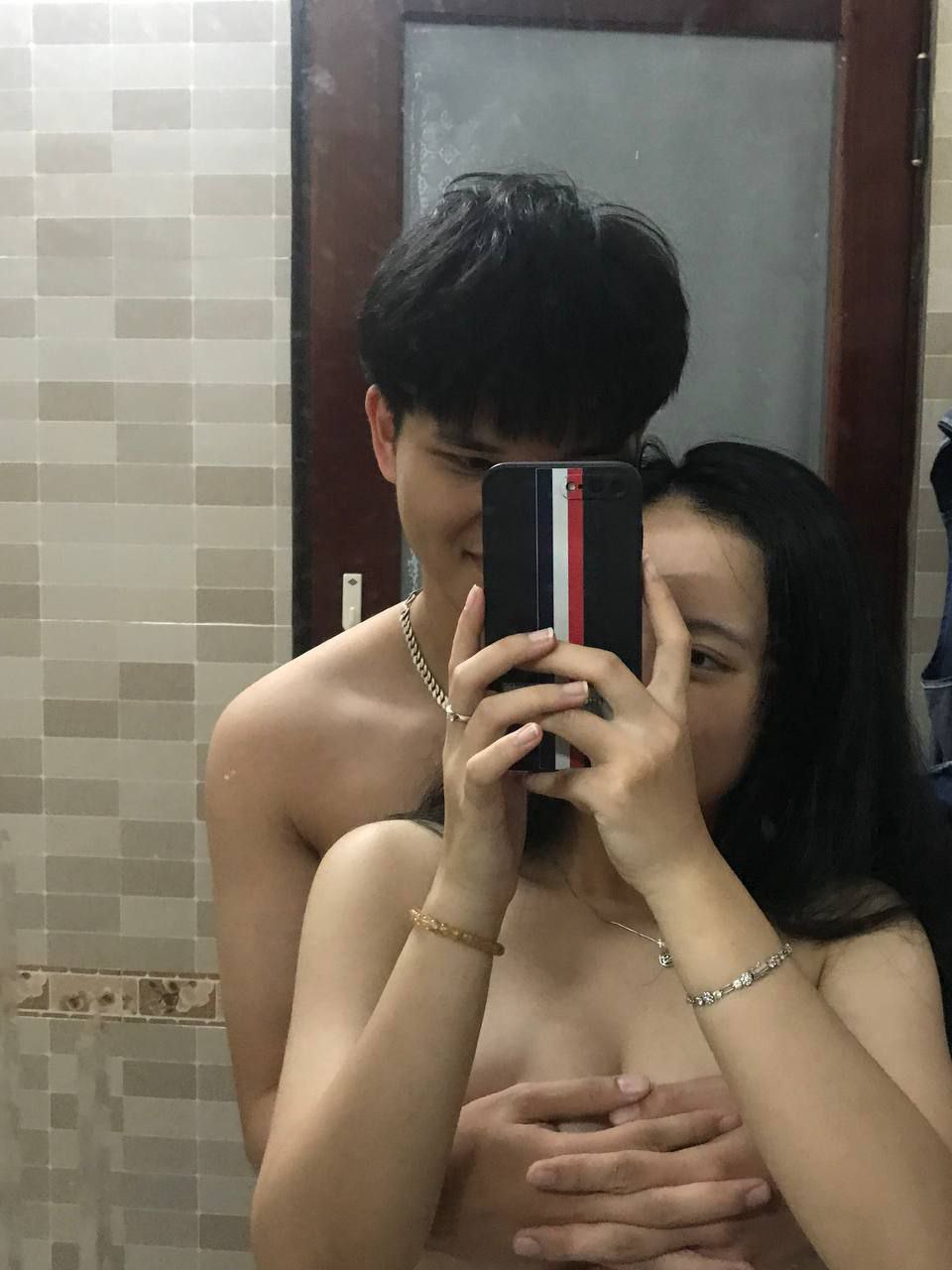 để giữ công việc mơ ước, nữ tiếp viên cò không phải chiều cơ trưởng tới bến