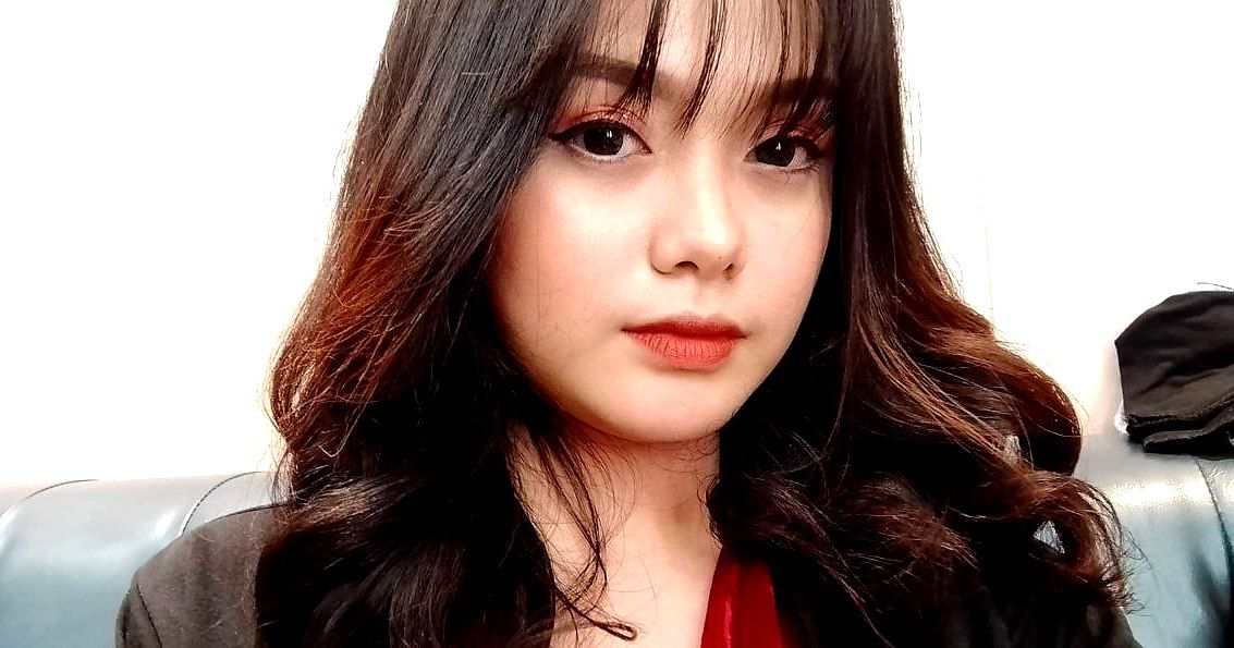 Mỗi khi em nhân viên vú bự mắc sai lầm, thì anh cấp trên lại đụ một cái