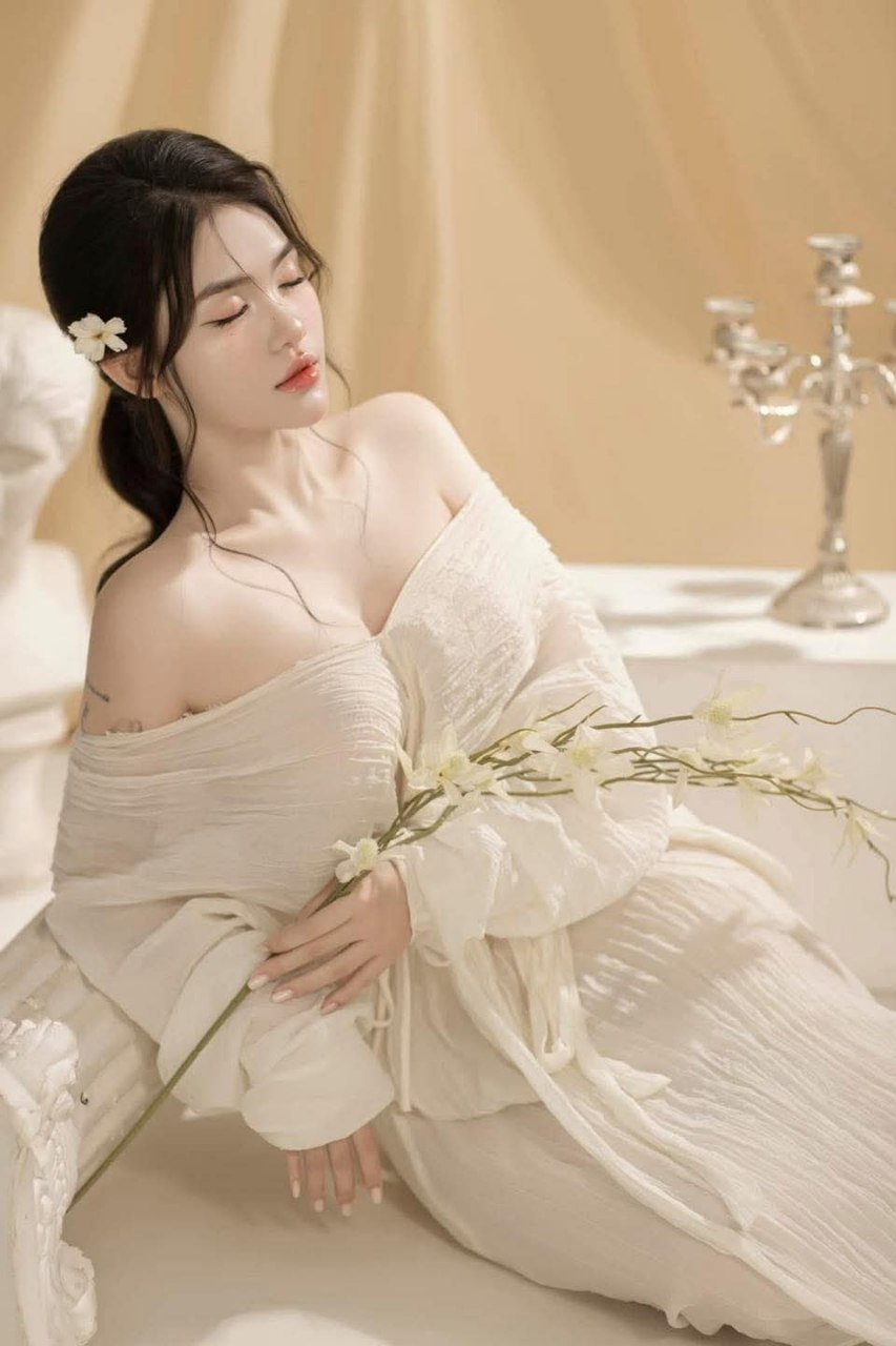 Chuyện tình bí mật với chị đẹp đã có Người chồng nhưng rất cô đơn